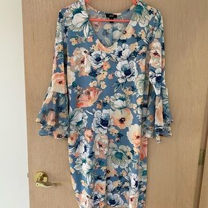 Floral dress with flare sleeves